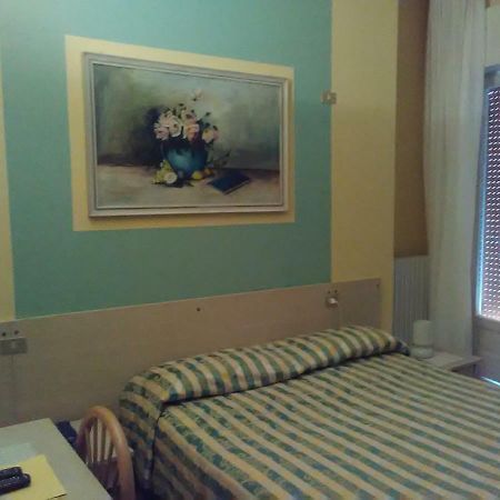 Hotel Cristallo Peschiera del Garda Exterior foto
