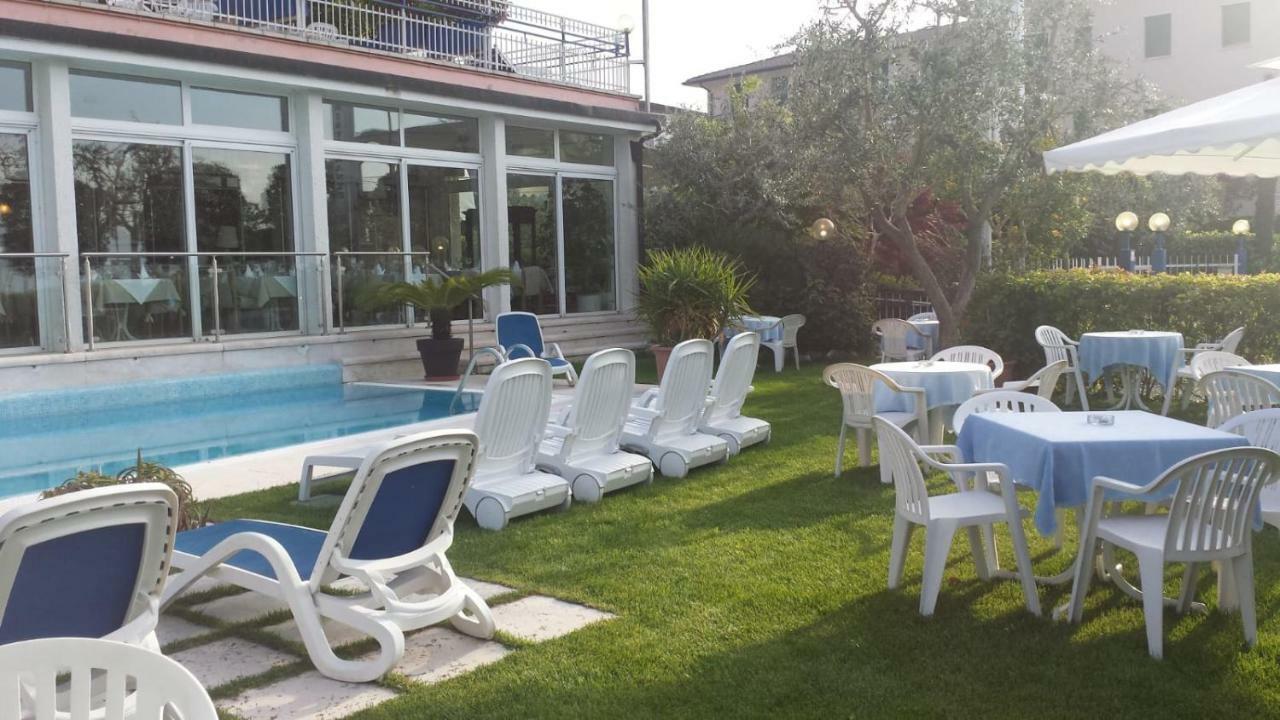 Hotel Cristallo Peschiera del Garda Exterior foto