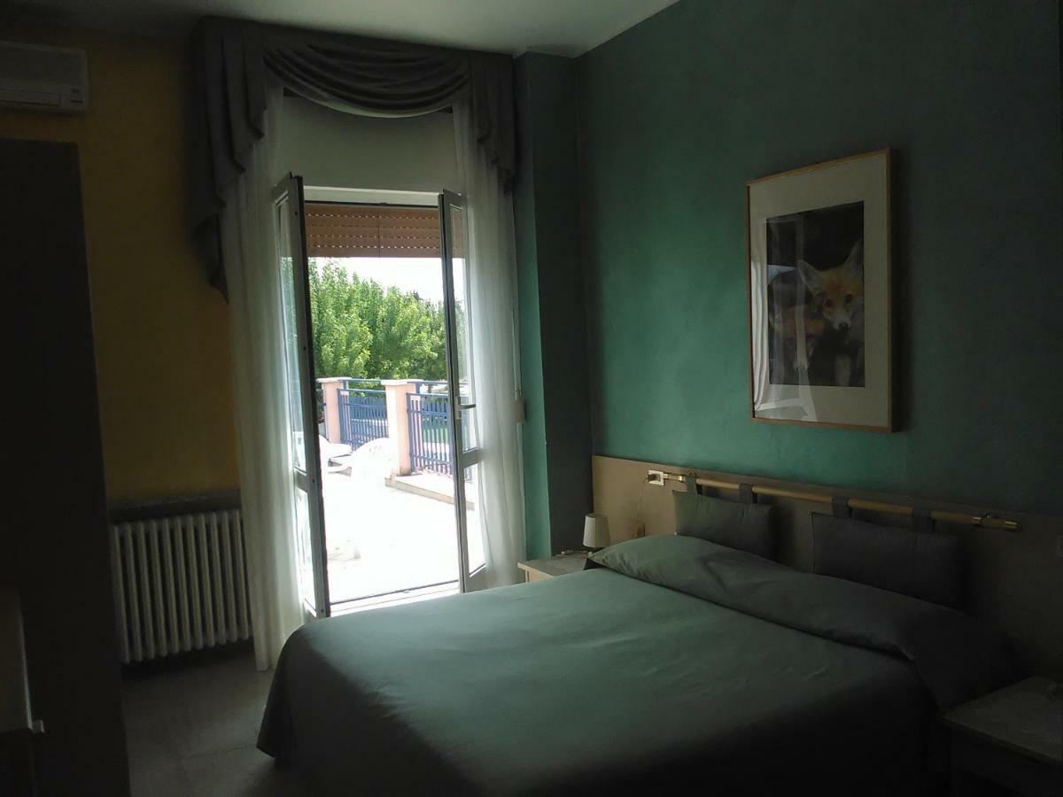 Hotel Cristallo Peschiera del Garda Exterior foto