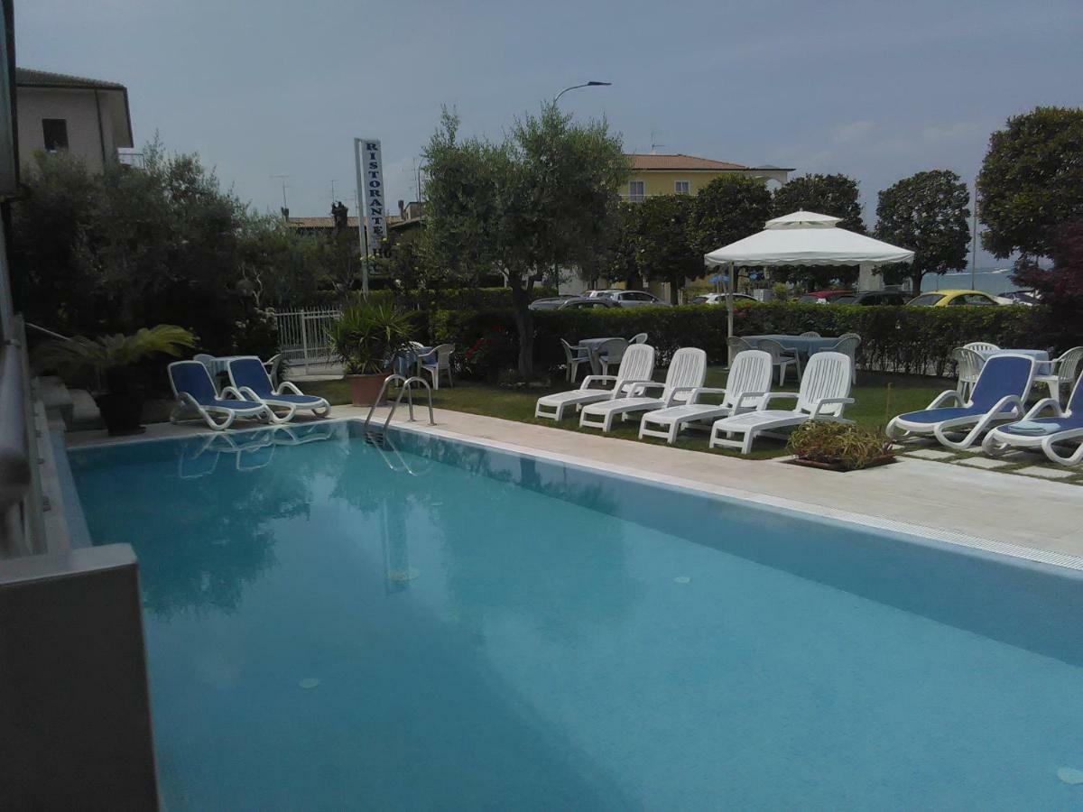 Hotel Cristallo Peschiera del Garda Exterior foto