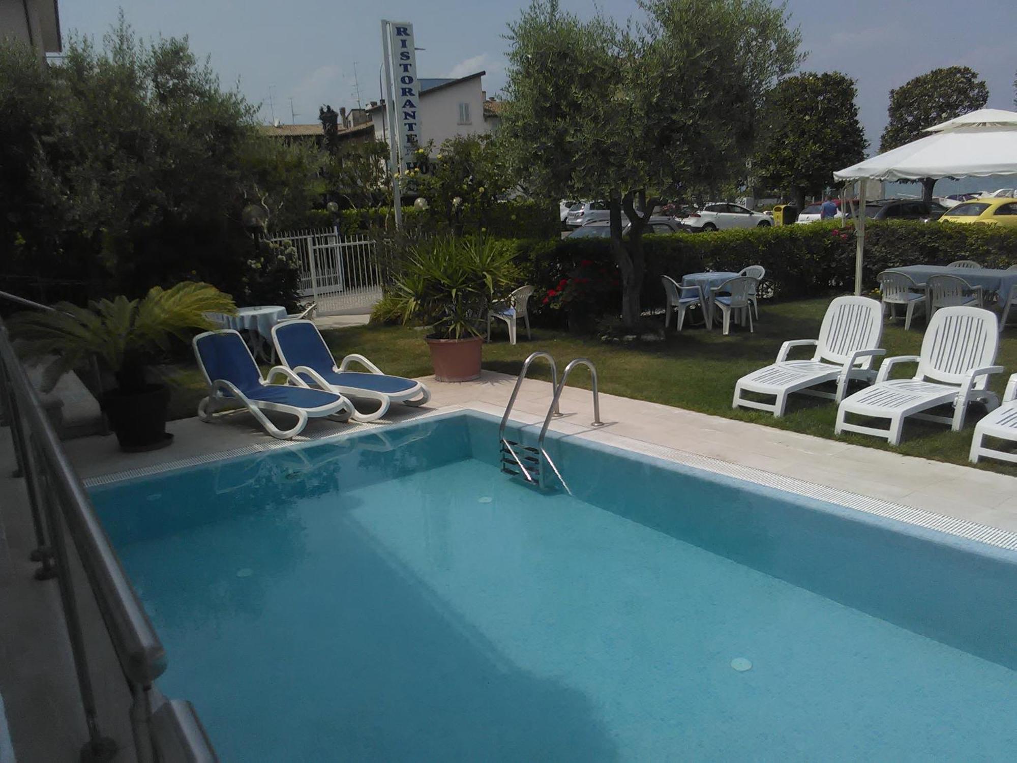 Hotel Cristallo Peschiera del Garda Exterior foto